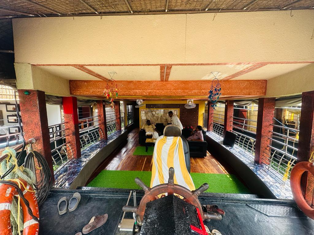 Grand Cruise Houseboat
